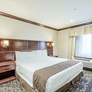Premium Suite 1 King Bed Jetted Tub